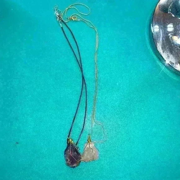 Stone necklace - Picture 3 of 3